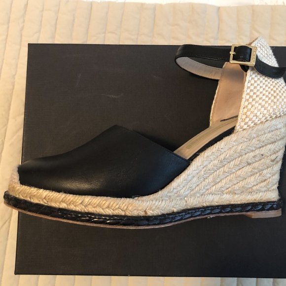 Paloma Barcelo Black Leather Wedge - Picture 5 of 7